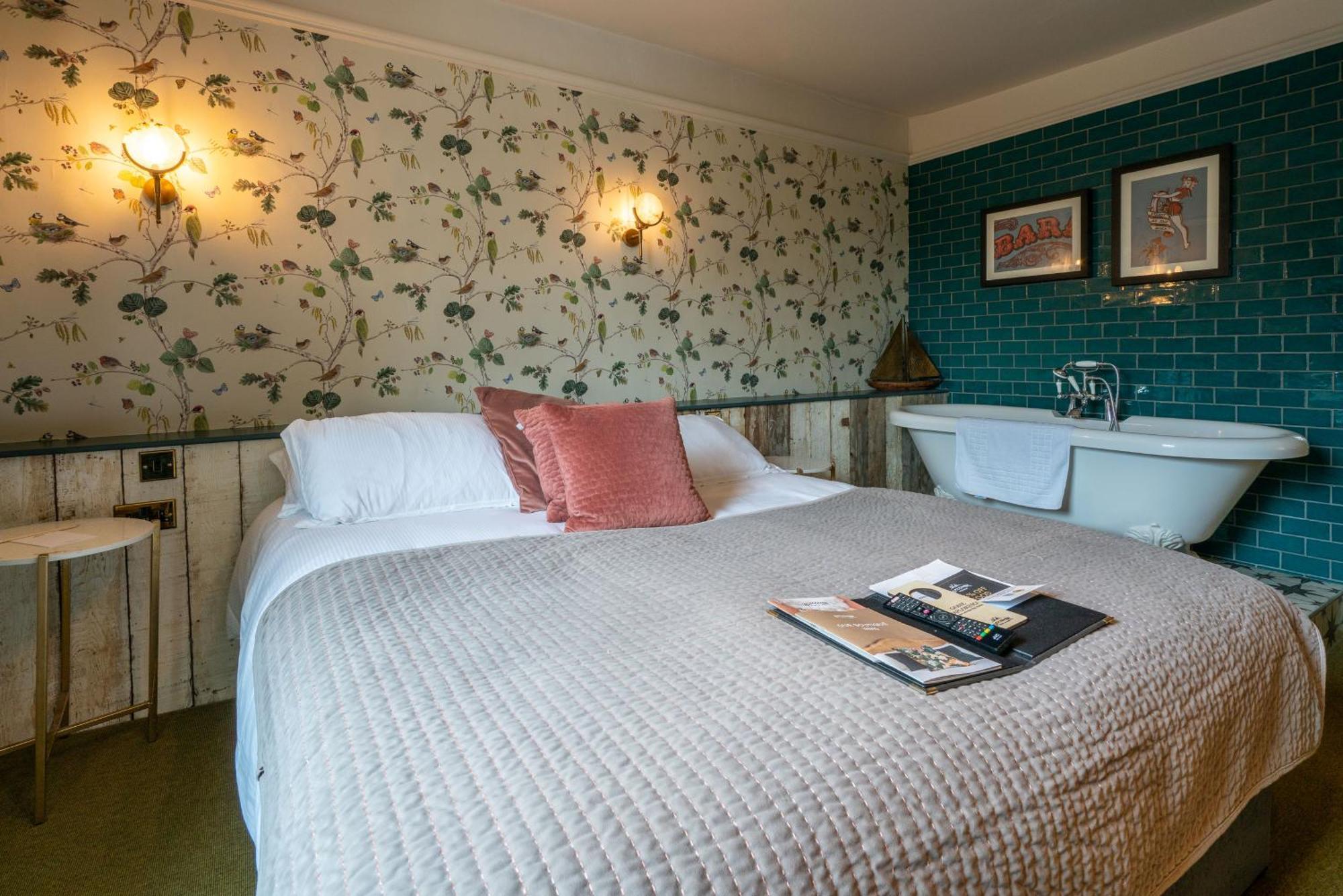 The Dundas Arms Kintbury 외부 사진