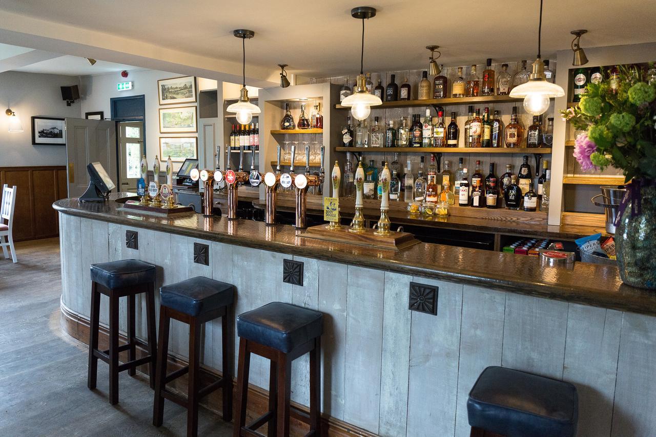 The Dundas Arms Kintbury 외부 사진