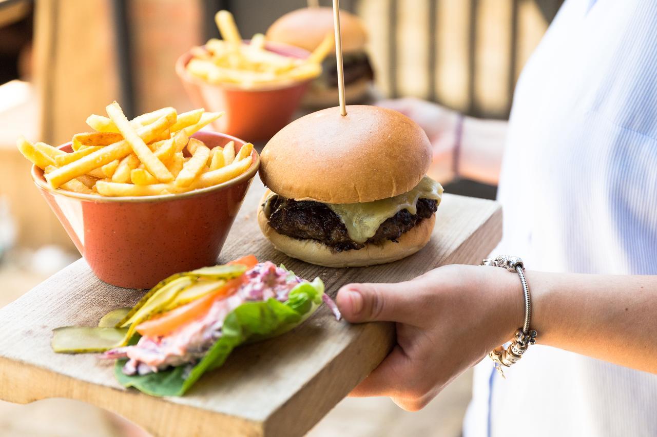 The Dundas Arms Kintbury 외부 사진